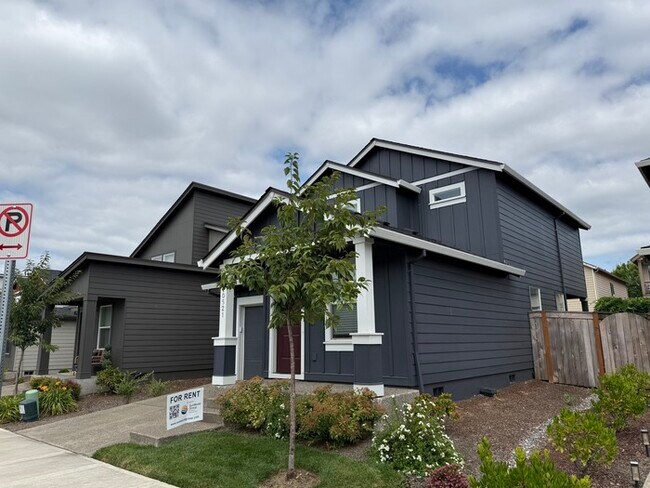 Building Photo - NEWER THREE BEDROOM WITH GARAGE