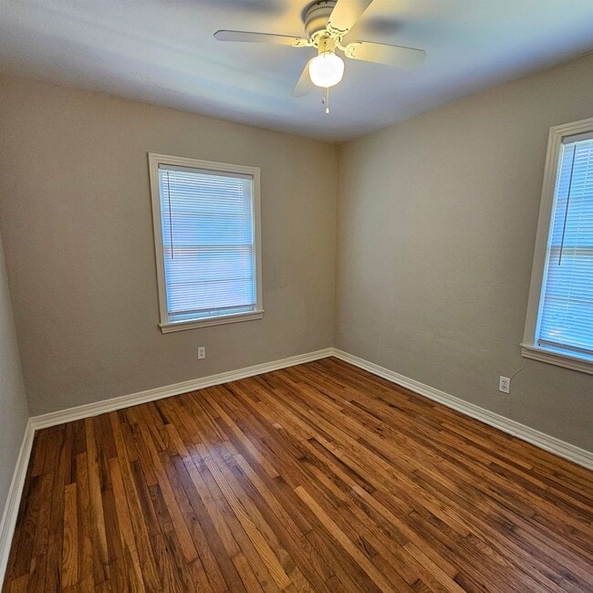 Building Photo - 124 S Franklin Blvd