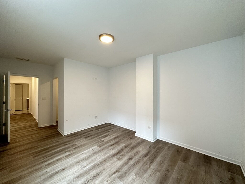 Building Photo - 2550 S Wabash Ave