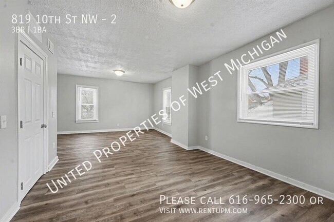 Building Photo - 819 10th St NW