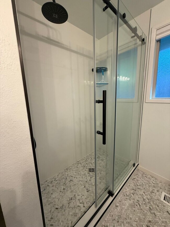 Building Photo - Pet Friendly Home with Pool Access!
