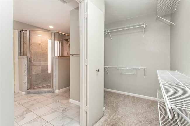 Building Photo - 6807 Anglebluff Cir