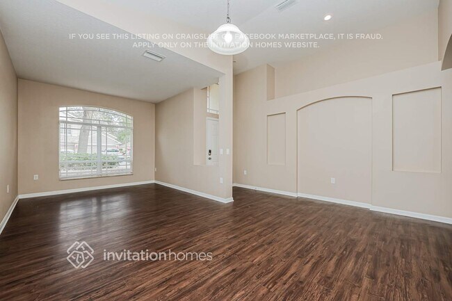 Building Photo - 15454 Martinmeadow Dr