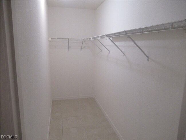 Building Photo - 926 SE 8th St