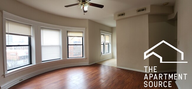 Building Photo - 4322 N Sheridan Rd