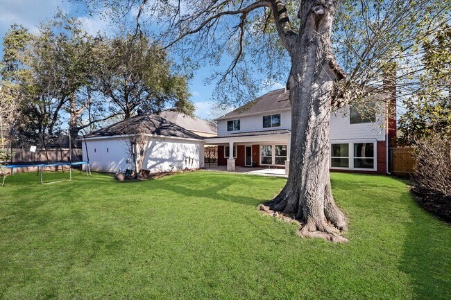 Building Photo - 4422 Warwick Dr