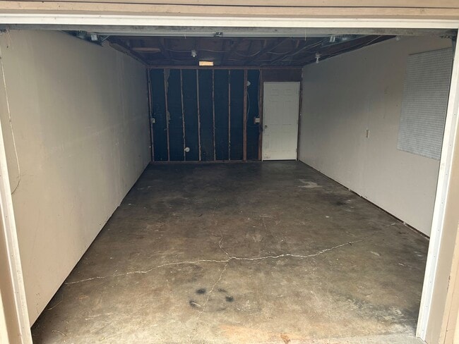 Building Photo - 925 Gellatly St