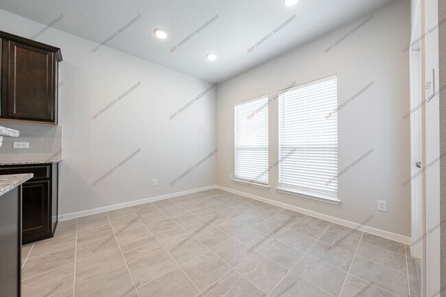 Building Photo - 711 Friars Lndg Dr