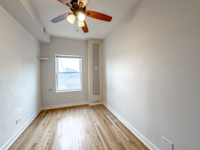 Building Photo - 4405 N Kimball Ave
