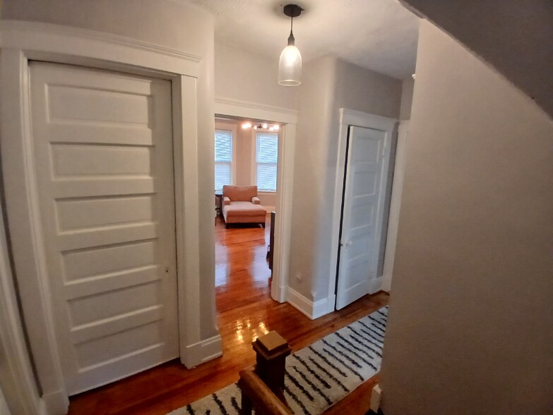 Building Photo - 3269 Montana Ave