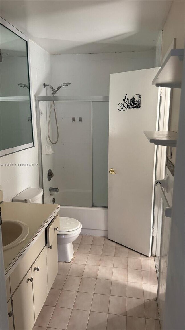 Building Photo - 2319 W 60th St