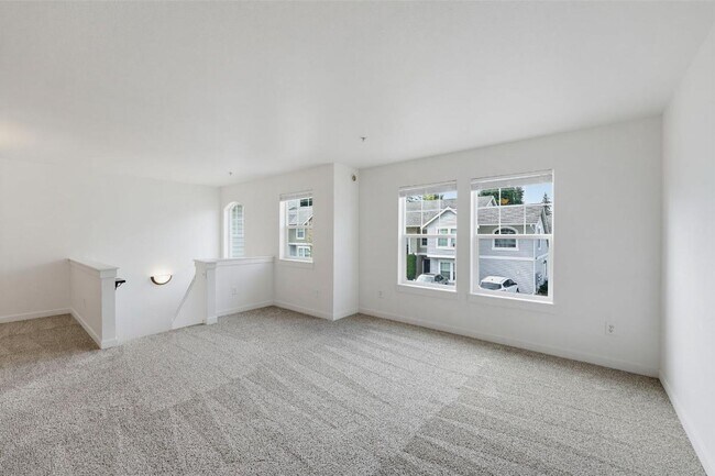 Building Photo - Spacious Puyallup Townhouse | 3-Bed Home with Main-Floor Primary Suite & Stainless Steel Appliances!
