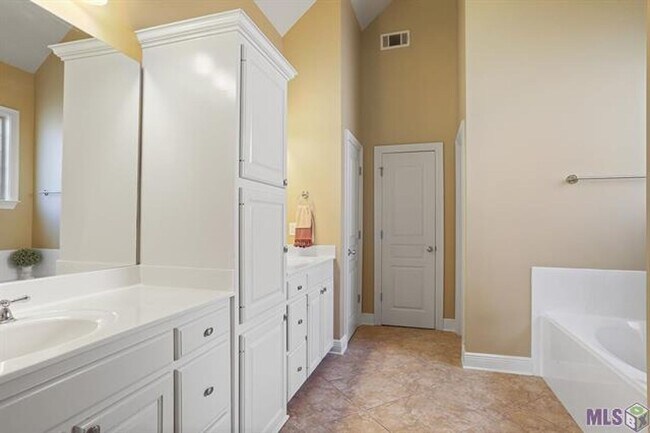 Building Photo - 36303 E Pine Grove Ct
