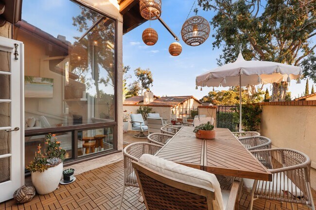 Building Photo - 16936 Via De Santa Fe