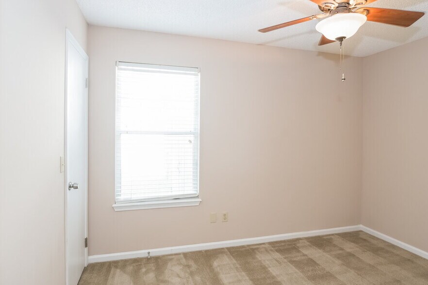 Building Photo - 471 Moby Dick Dr N