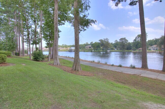 Building Photo - 682 Riverwalk Dr