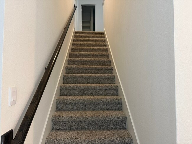 Building Photo - 407 Robin Ct