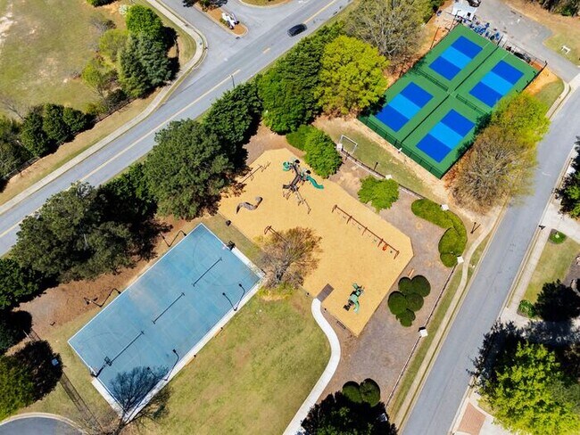 Building Photo - 7015 Blackthorn Ln