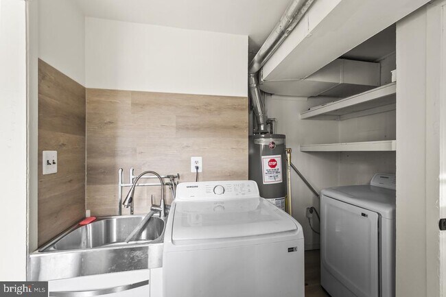 Building Photo - 10725 Maple St