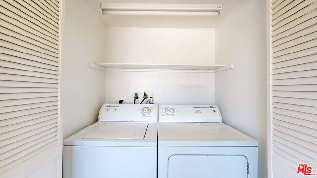 Building Photo - 144 N Hamilton Dr