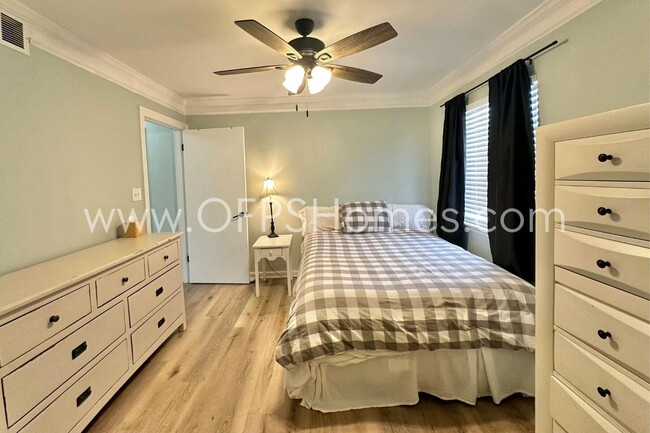 Building Photo - Available June