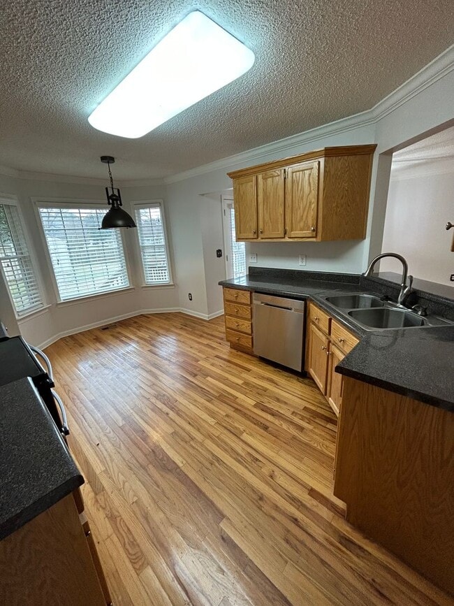 Building Photo - 3/2 Nice House in East Rome $1,895