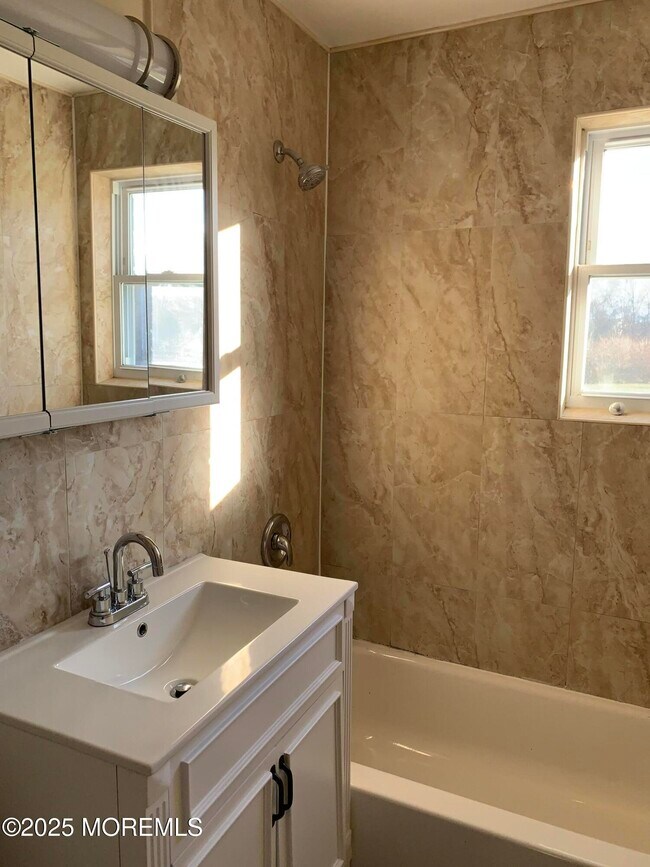 Building Photo - 32 Manchester Ct