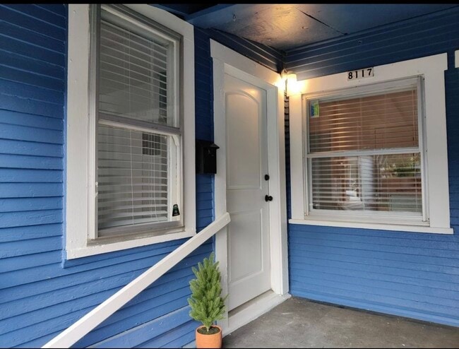 Front porch entrance - 8117 N Olympia St