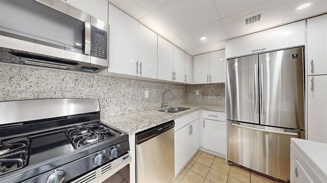 Building Photo - 11339 SW 71st St