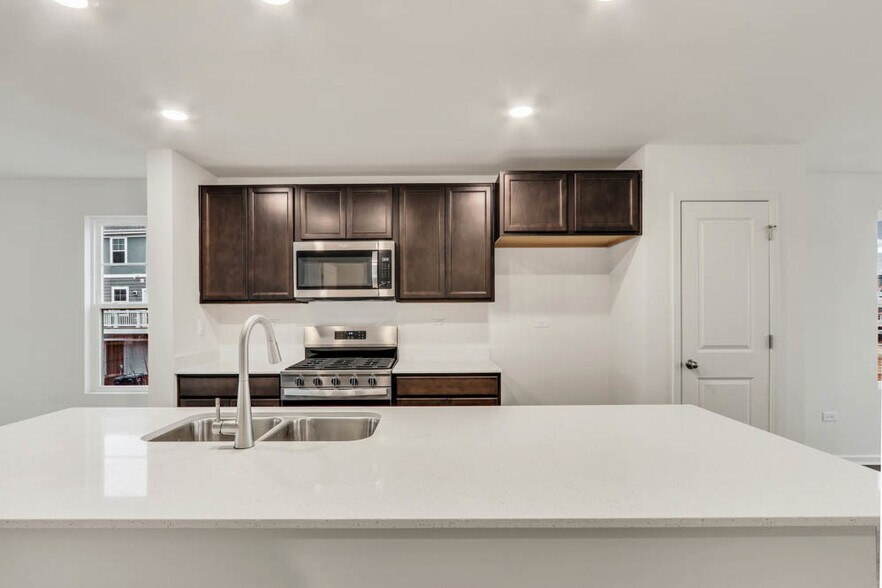 Building Photo - 370 Bridgeview Ct