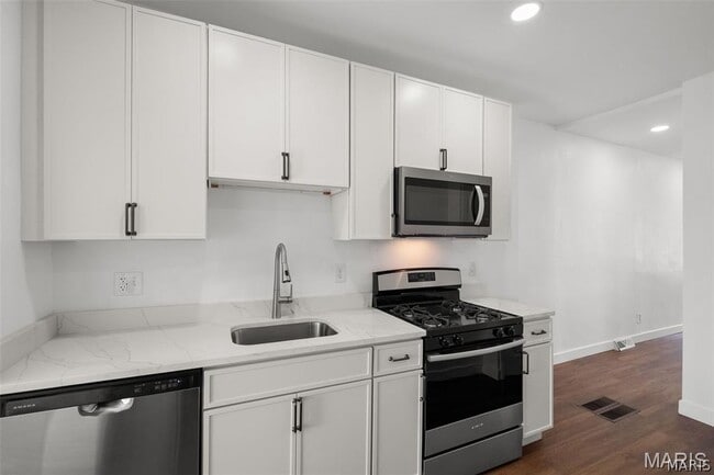 Building Photo - 4936 Shaw Ave