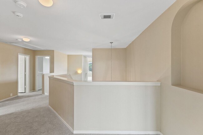 Building Photo - Spacious 4 BR/2.5 bath home in Iron Horse ...