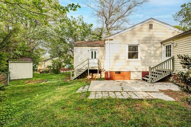 Building Photo - 2 Bed, 2 Bath in the Garden Homes neighborhood of Greensboro!