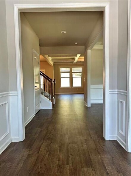 Building Photo - 7881 Silk Tree Pointe