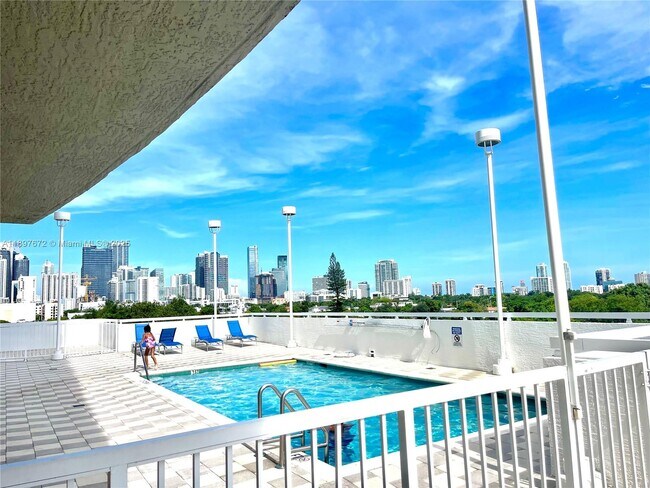 Building Photo - 900 SW 8th St