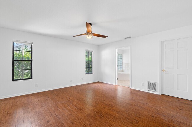 Building Photo - **Available February 2026***Welcome Home :: 3/2 with oversized fenced backyard in Indian Pines!