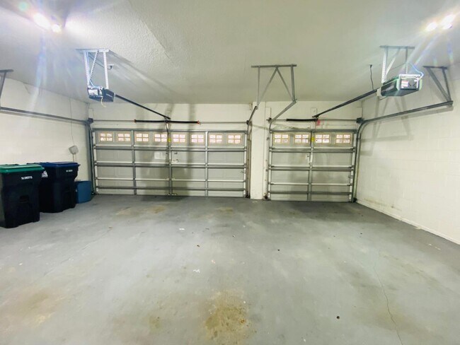 Building Photo - Your Dream Home Awaits! 5 bedroom 3 bath Single Family HOME!!