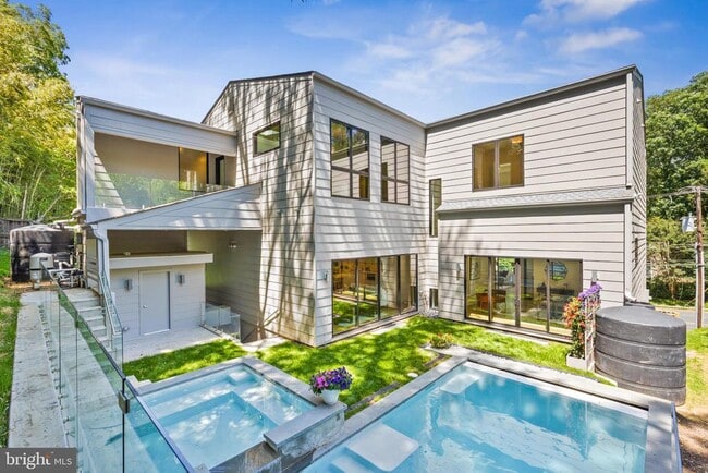 Building Photo - 3554 Military Rd