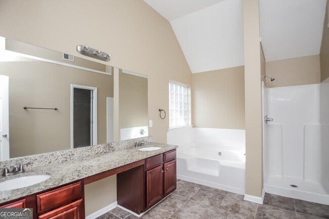 Building Photo - 2002 Reflective Waters Rd