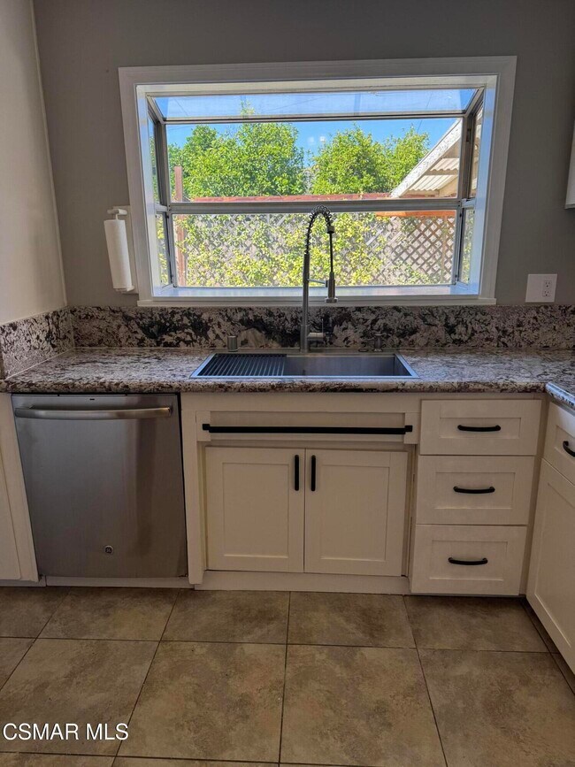 Building Photo - 3429 Henry Dr