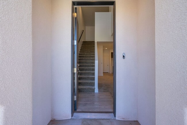 Building Photo - Well Maintained, 3 Bedroom and 2.5 Bathroo...