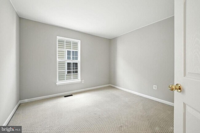 Building Photo - 4705 Manor Dr