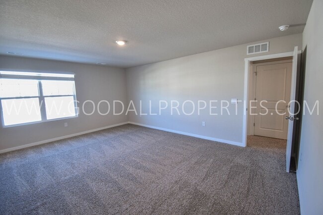 Building Photo - 3 Bedroom 2.5 Bath Townhome in Waukee