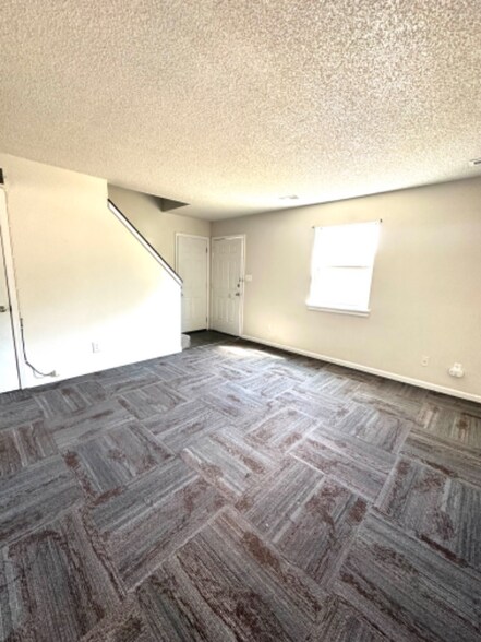 Building Photo - 301 Douglas