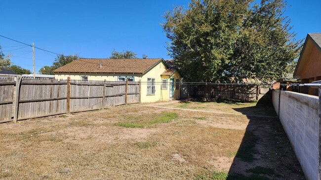 Building Photo - 800 S Elgin Ave