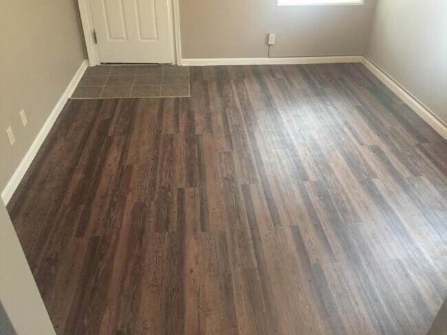 Building Photo - 1840 La Salle Pl