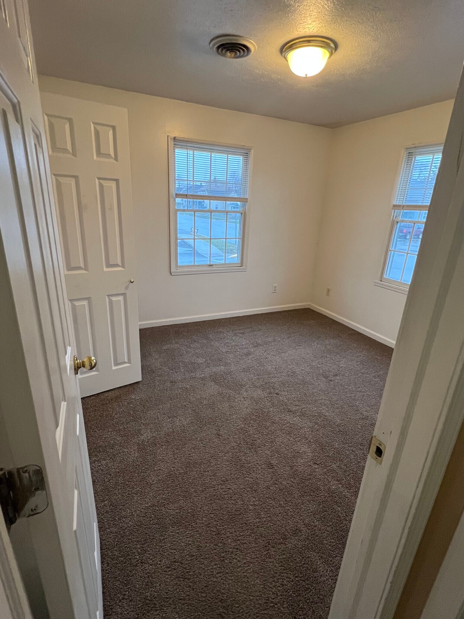 Building Photo - 605 N Main St