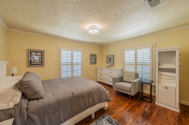 Building Photo - 2157 W Lotus Ave