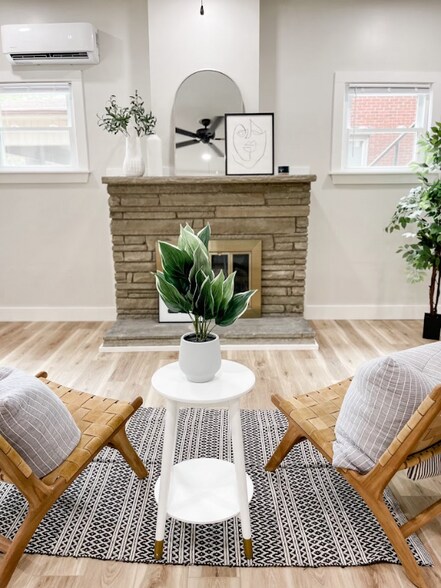 Building Photo - 410 W Maple St