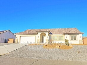 Building Photo - 4920 Honey Locust Dr